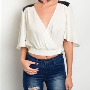 IVORY and BLACK SHORT SLEEVE V-NECK CROP TOP